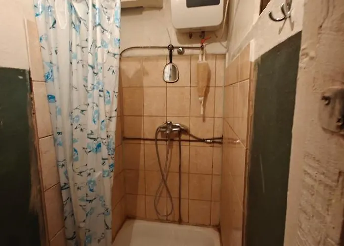 Private At 2 Km From Airport Δωμάτια σε οικογενειακή κατοικία *